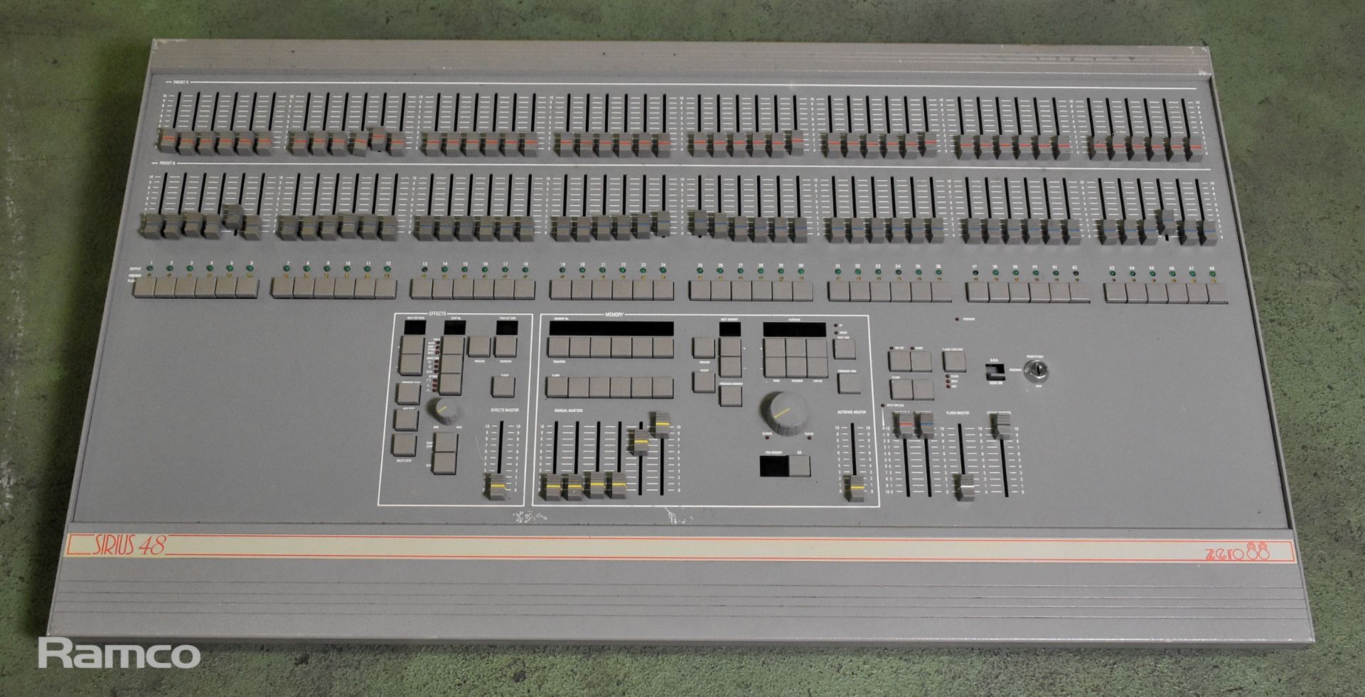 Sirius Zero 88 48 channel lighting board in flight case - L 1150 x W 270 x H 840mm - Image 3 of 12