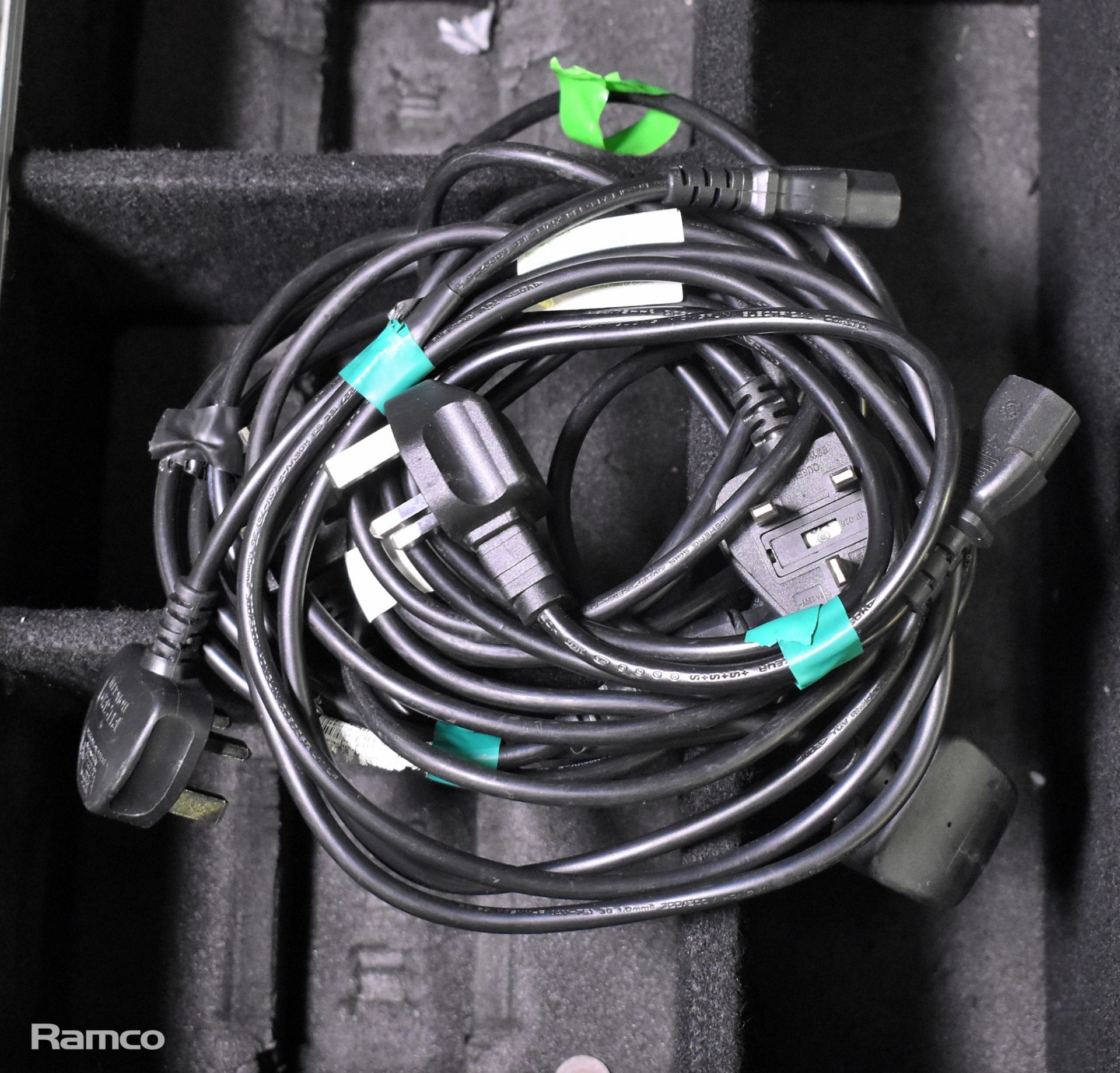 6x Chauvet LED SlimPar Tri7 IRC in flight case with power cables - Image 3 of 5