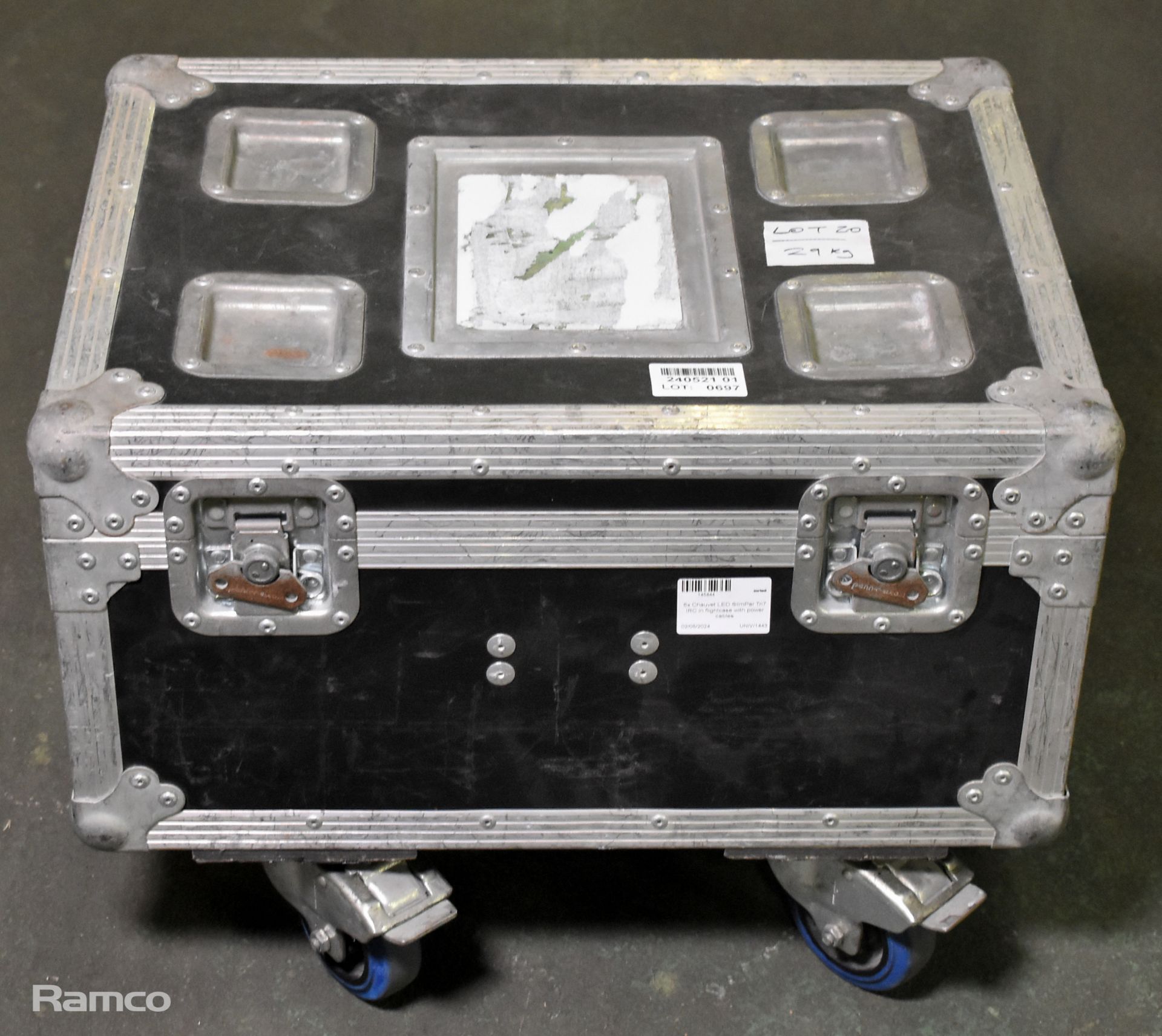 6x Chauvet LED SlimPar Tri7 IRC in flight case with power cables - Image 9 of 11