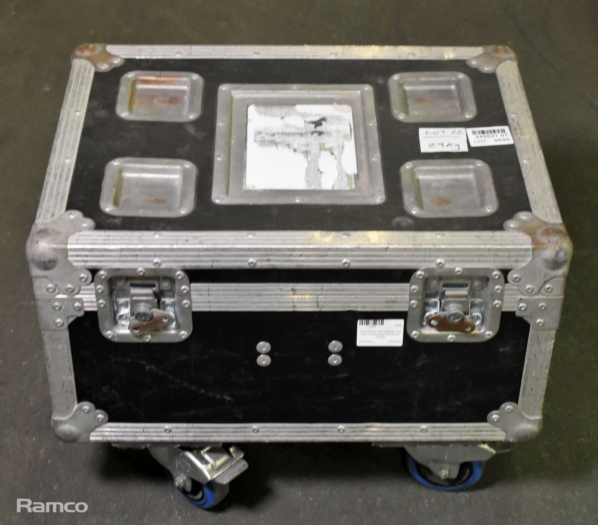 6x Chauvet LED SlimPar Tri7 IRC in flight case with power cables - Image 4 of 5