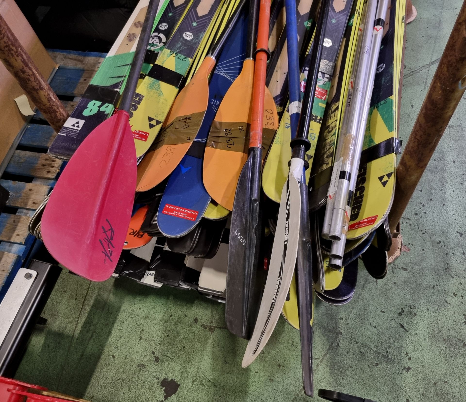 Approximately 75x pairs of skis - brands: Dynastar, Fischer - Image 4 of 6