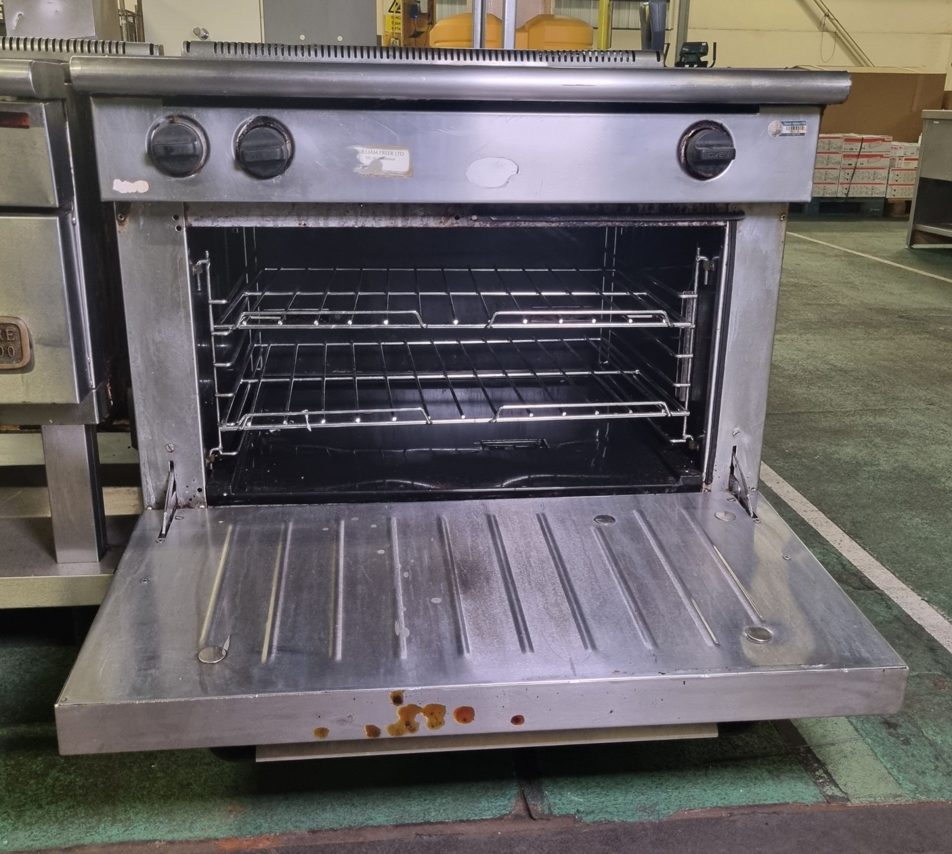 Commodore 2000 stainless steel solid top gas cooker range - damage to top - W 900 x D 900 x H 950mm - Image 3 of 4