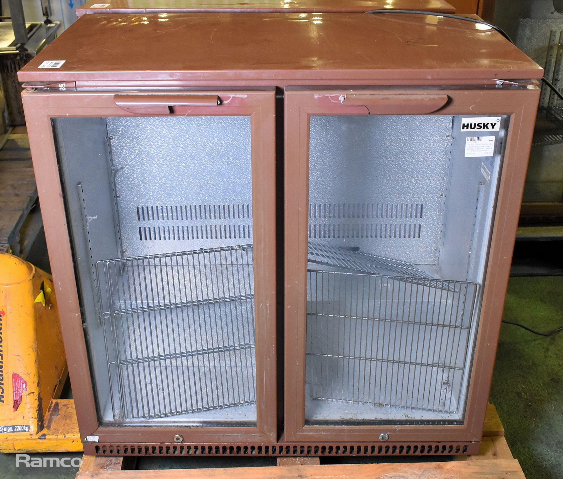 Husky C2H-900-BN-UK-HU double door bottle cooler - damage to handle - W 900 x D 500 x H 880mm