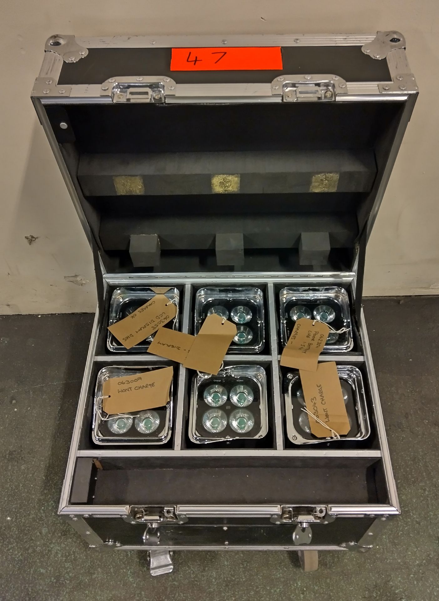 6x Prolight Smartbat battery uplighters in flight case - case dimensions: L 540 x W 470 x H 560mm - Image 5 of 10