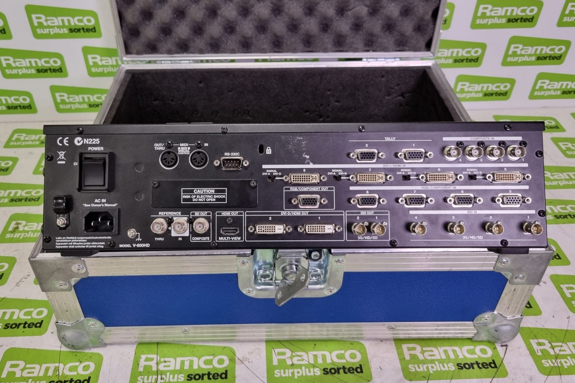 Roland V-800HD multi-format video switcher with flight case - FAULTY (OUTPUT 3/4 FREEZING) - Image 5 of 9