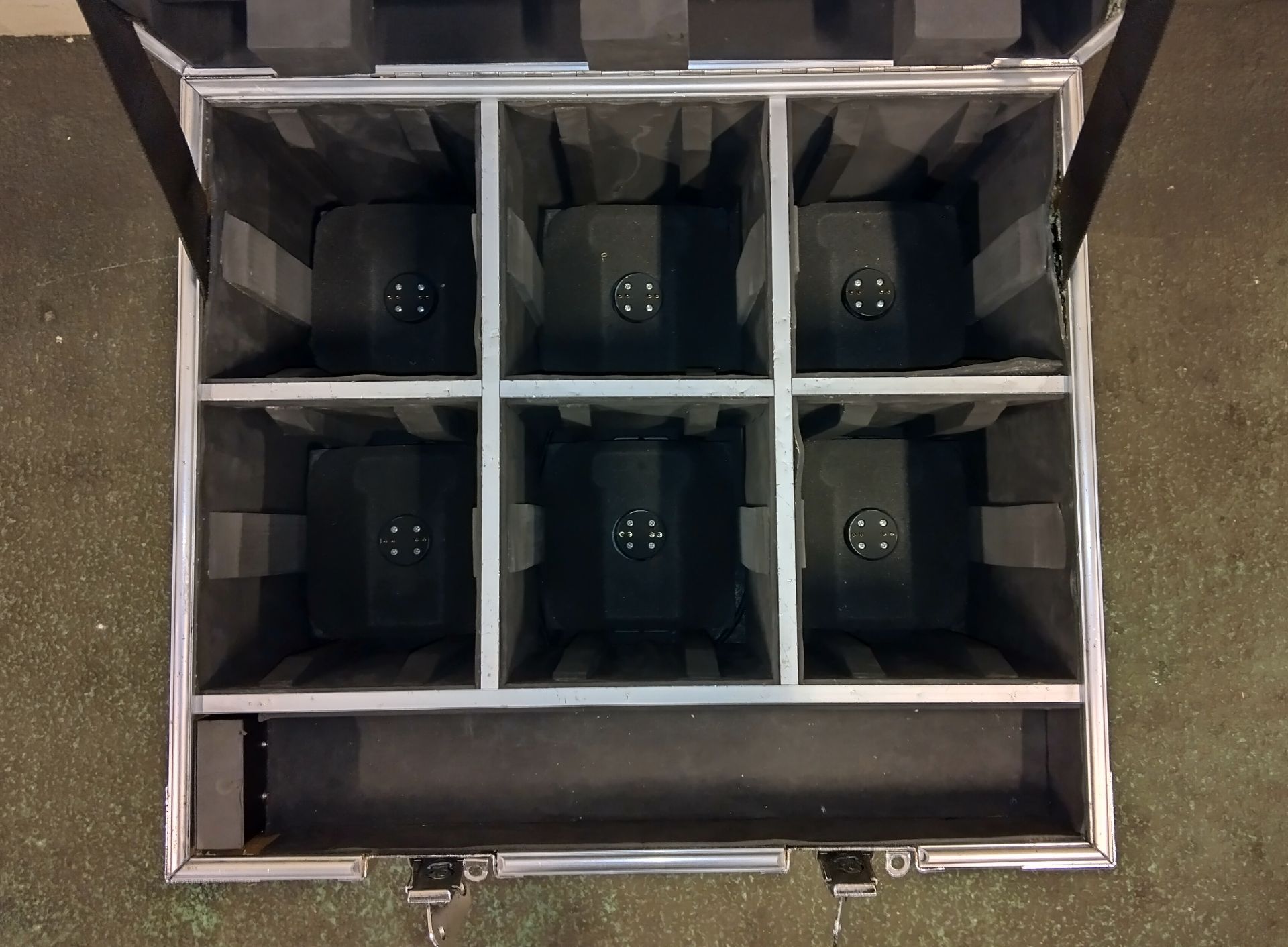 6x Prolight Smartbat battery uplighters in flight case - case dimensions: L 540 x W 470 x H 560mm - Image 8 of 10