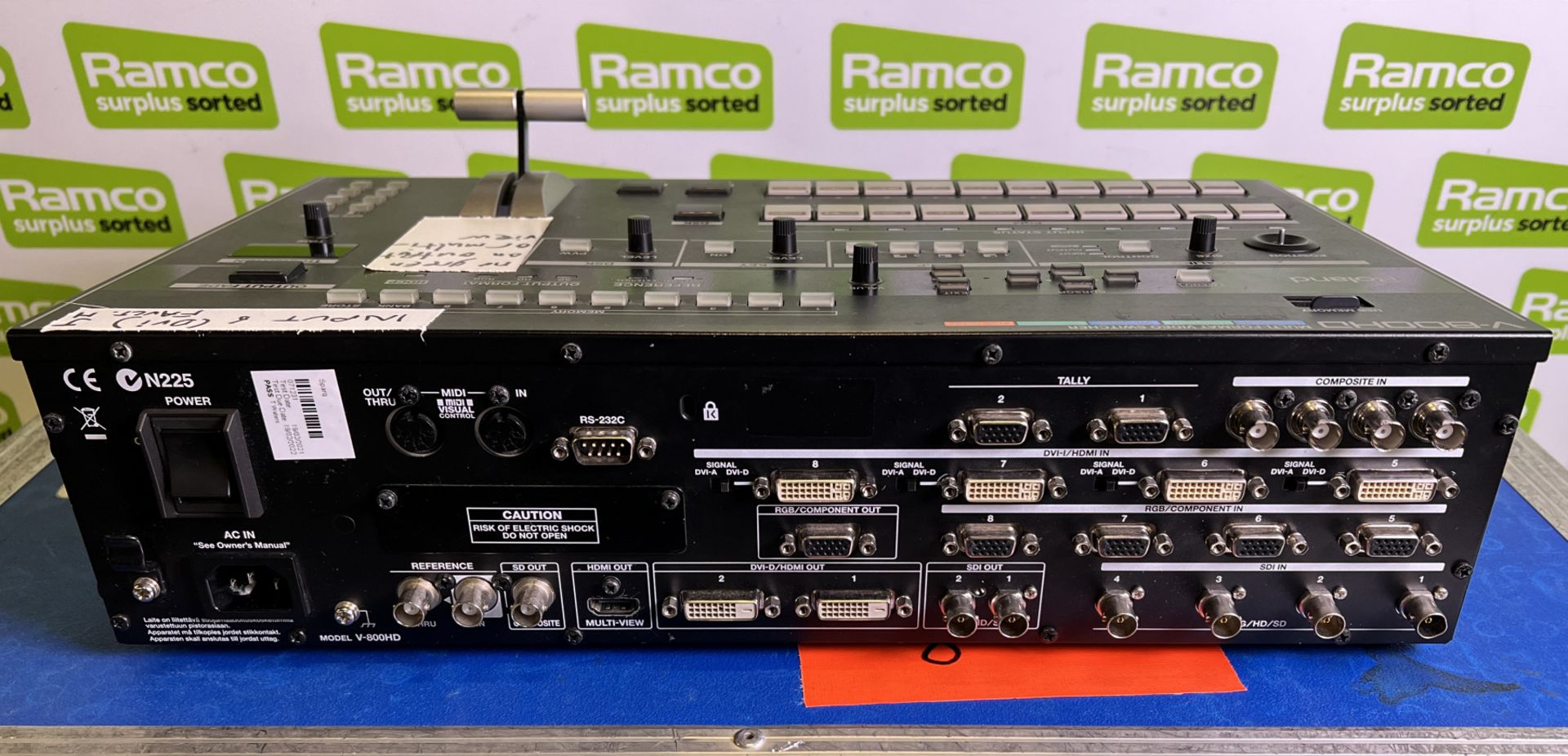 Roland V800HD vision mixer in flight case - case dimensions: L 690 x W 370 x H 230mm - FAULTY OUTPUT - Image 6 of 10