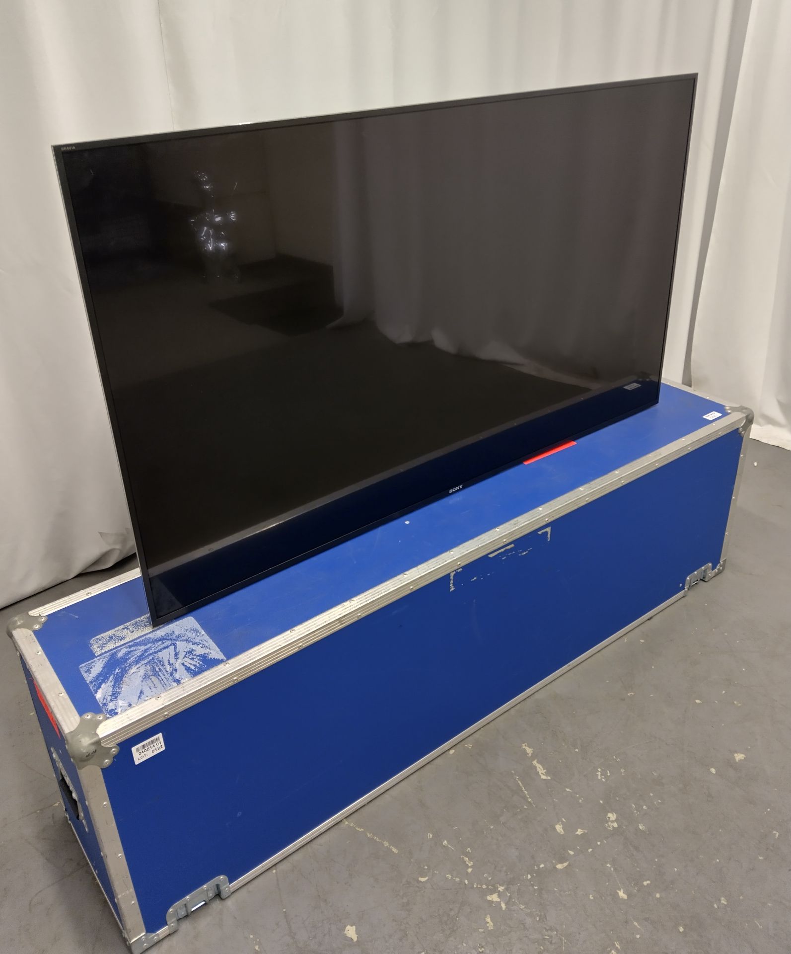 Sony 65XD8501 65 inch 4K LED display and Sony 65XE8596 4K LED display in flight case - Image 2 of 13