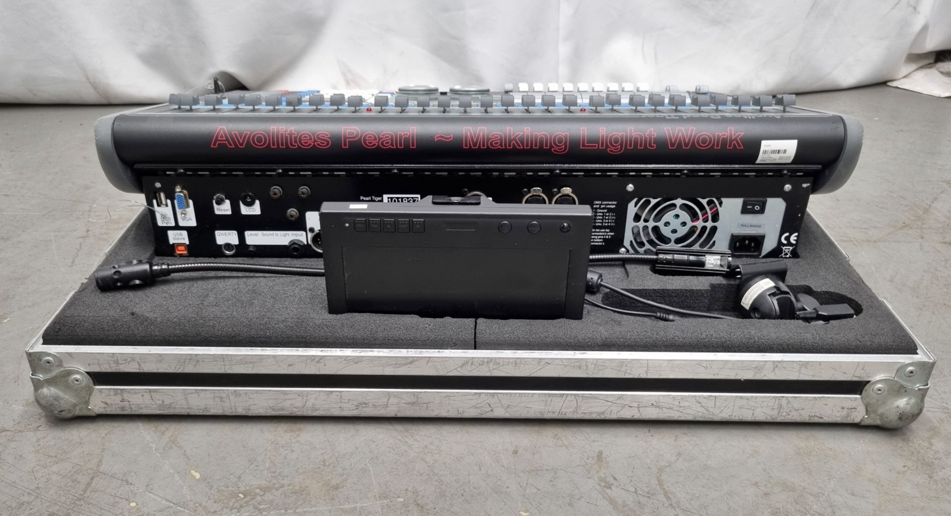 Avolites Pearl Tiger lighting console with flight case - Image 5 of 12