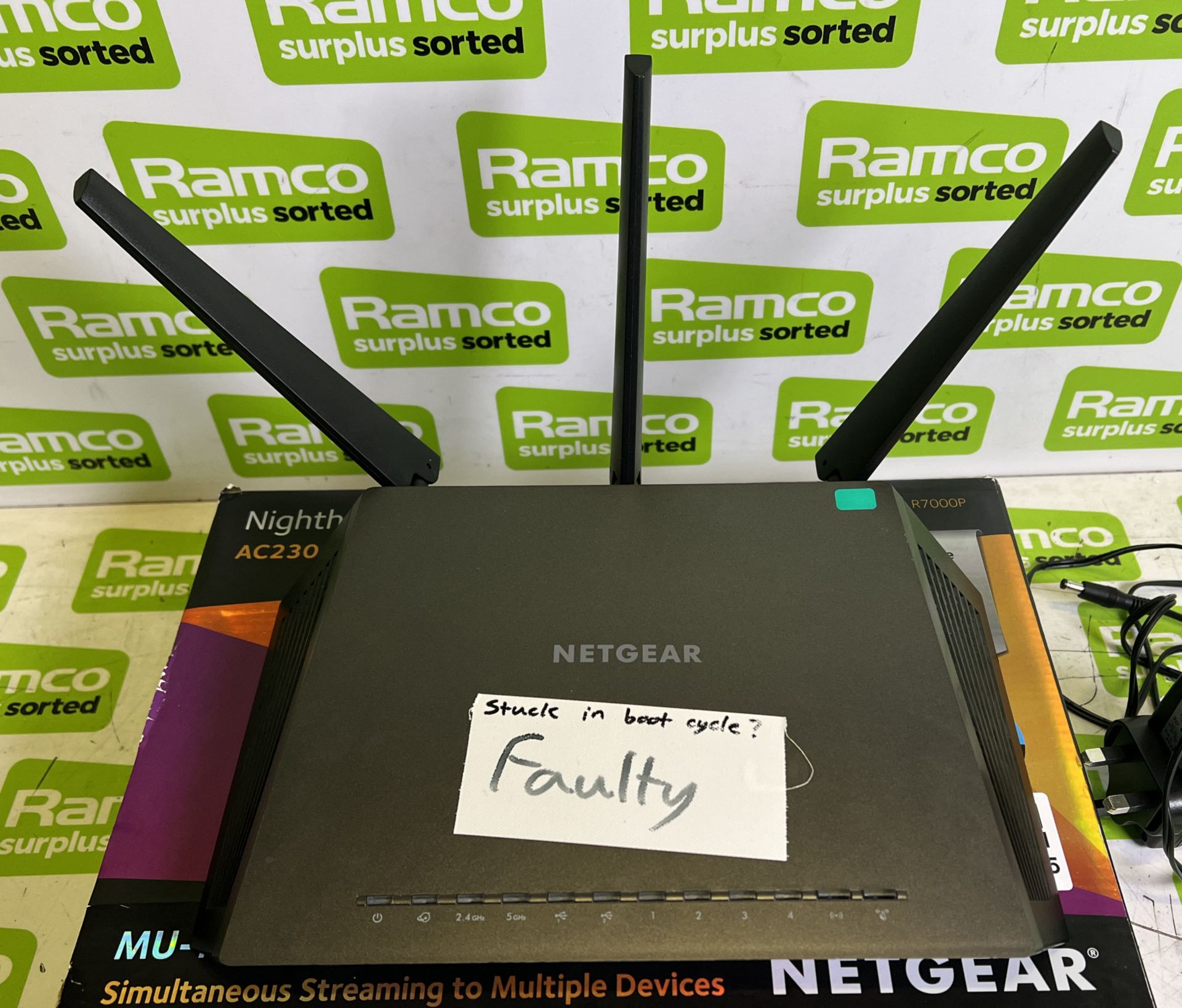 Netgear Nighthawk AC2300 smart wifi router - STUCK IN BOOT CYCLE - Image 2 of 4