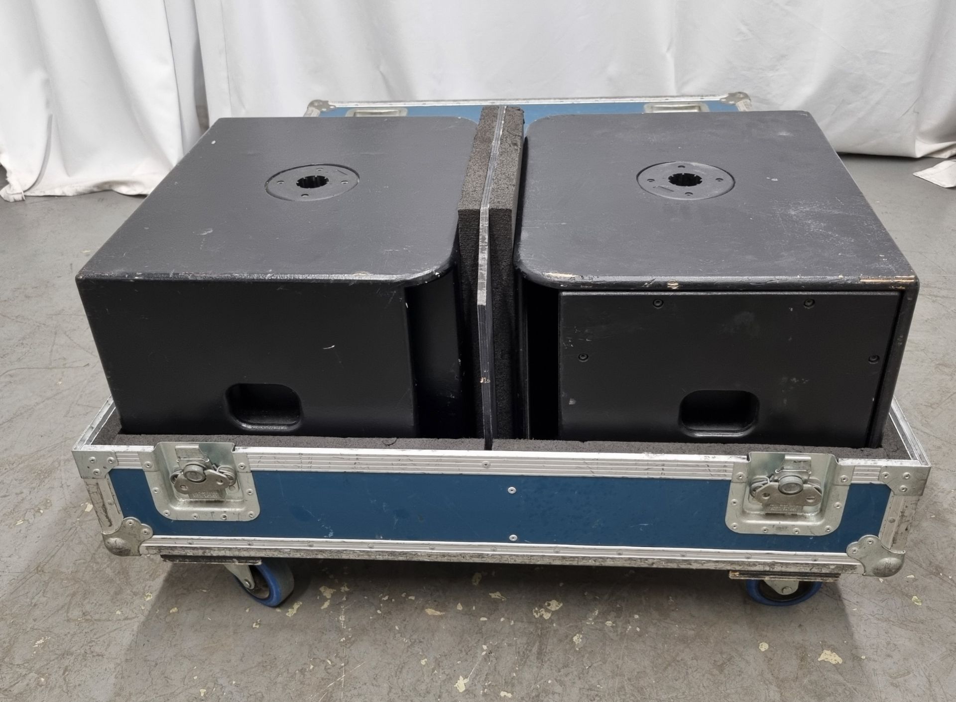 2x Nexo LS400 subwoofers with flight case - Image 5 of 7