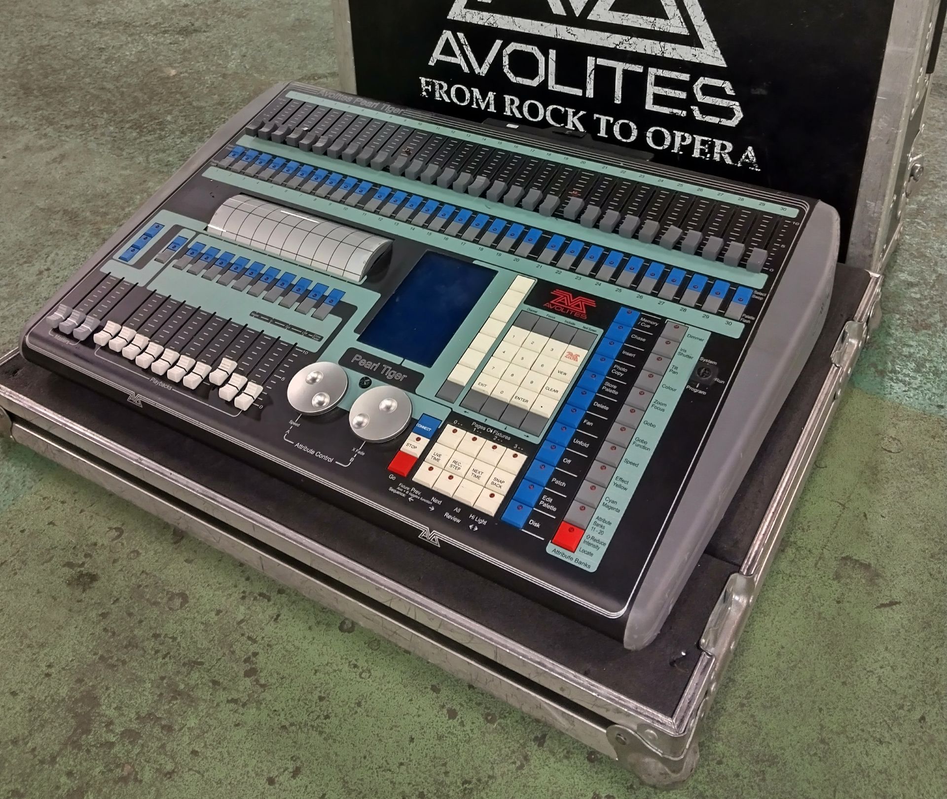 Avolites Pearl Tiger lighting console in flight case - case dimensions: L 730 x W 590 x H 260mm - Image 3 of 8