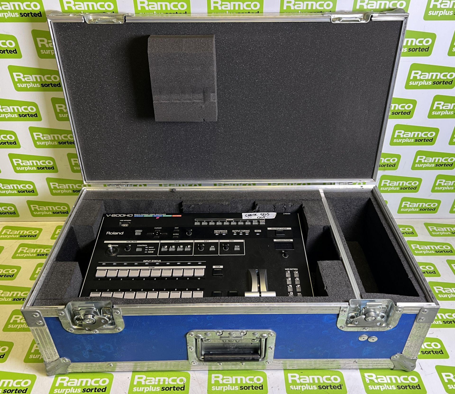 Roland V800HD vision mixer in flight case - case dimensions: L 690 x W 370 x H 230mm - FAULTY OUTPUT - Image 7 of 8
