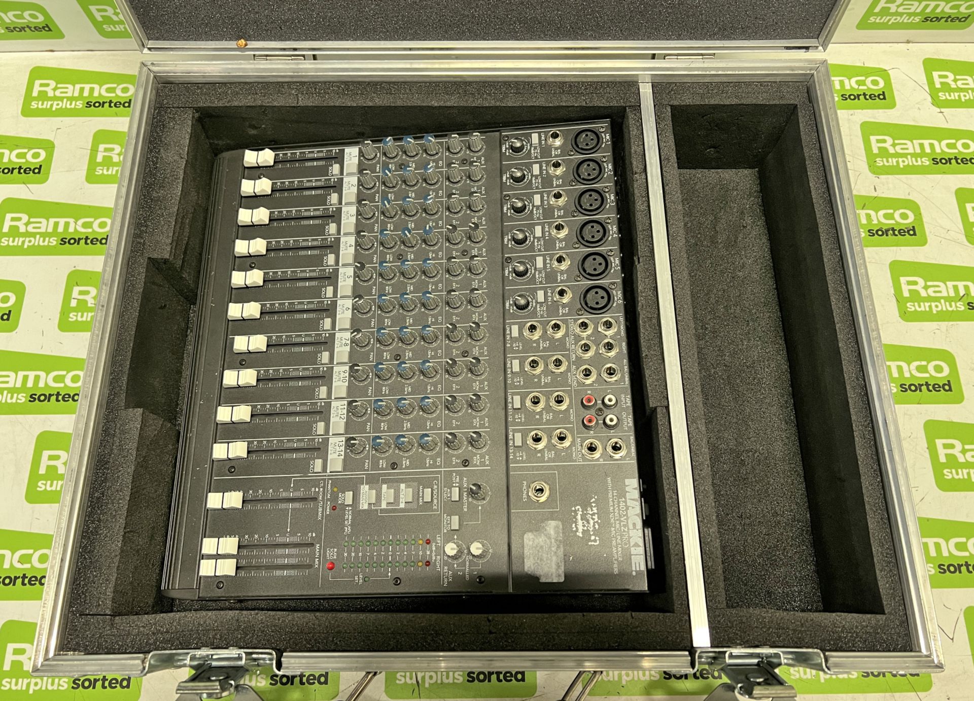 Mackie 1402-VLZ Pro mixer in flight case - case dimensions: L 530 x W 460 x H 170mm - Image 7 of 8