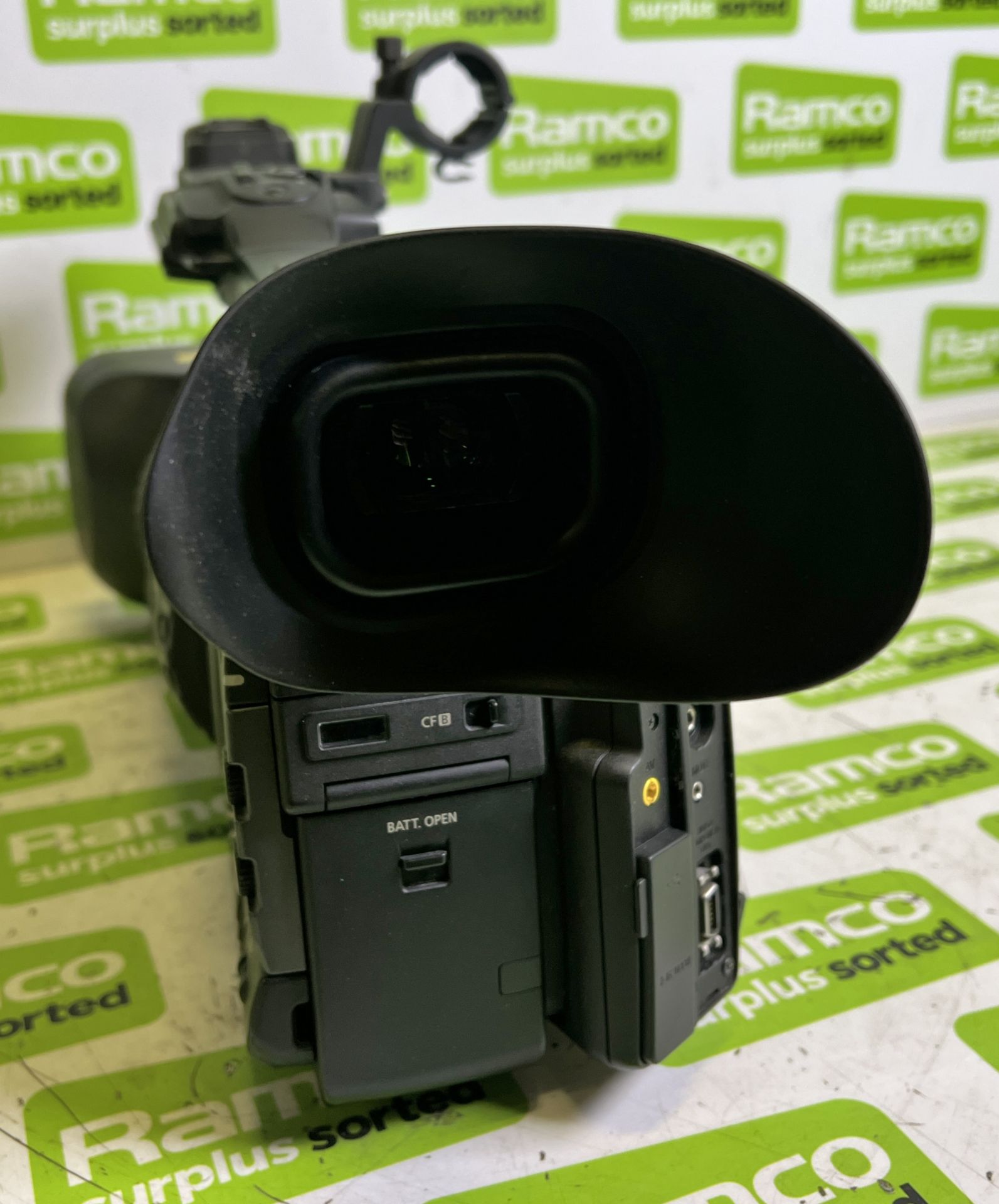 Canon XF305 video camera in storage bag - MISSING SDI OUTPUT - Bild 7 aus 10