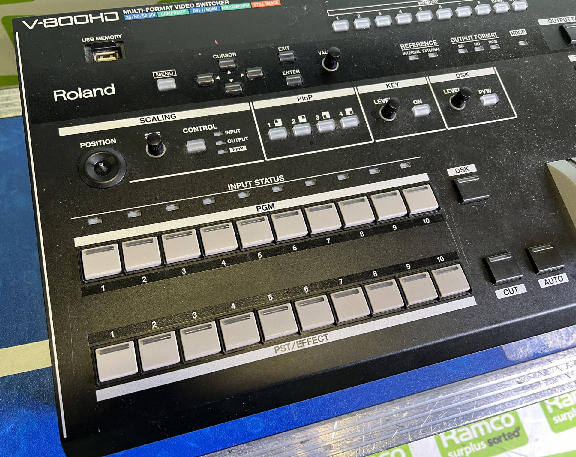 Roland V800HD vision mixer in flight case - case dimensions: L 690 x W 370 x H 230mm - FAULTY OUTPUT - Image 3 of 9