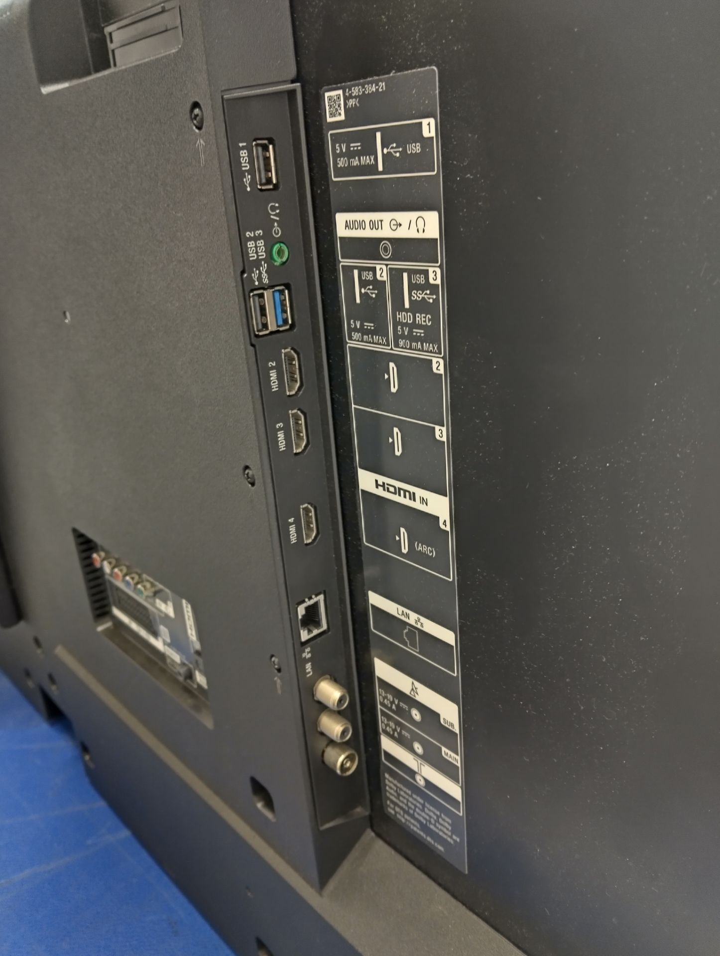 Sony 65XD8501 65 inch 4K LED display and Sony 65XE8596 4K LED display in flight case - Image 7 of 13