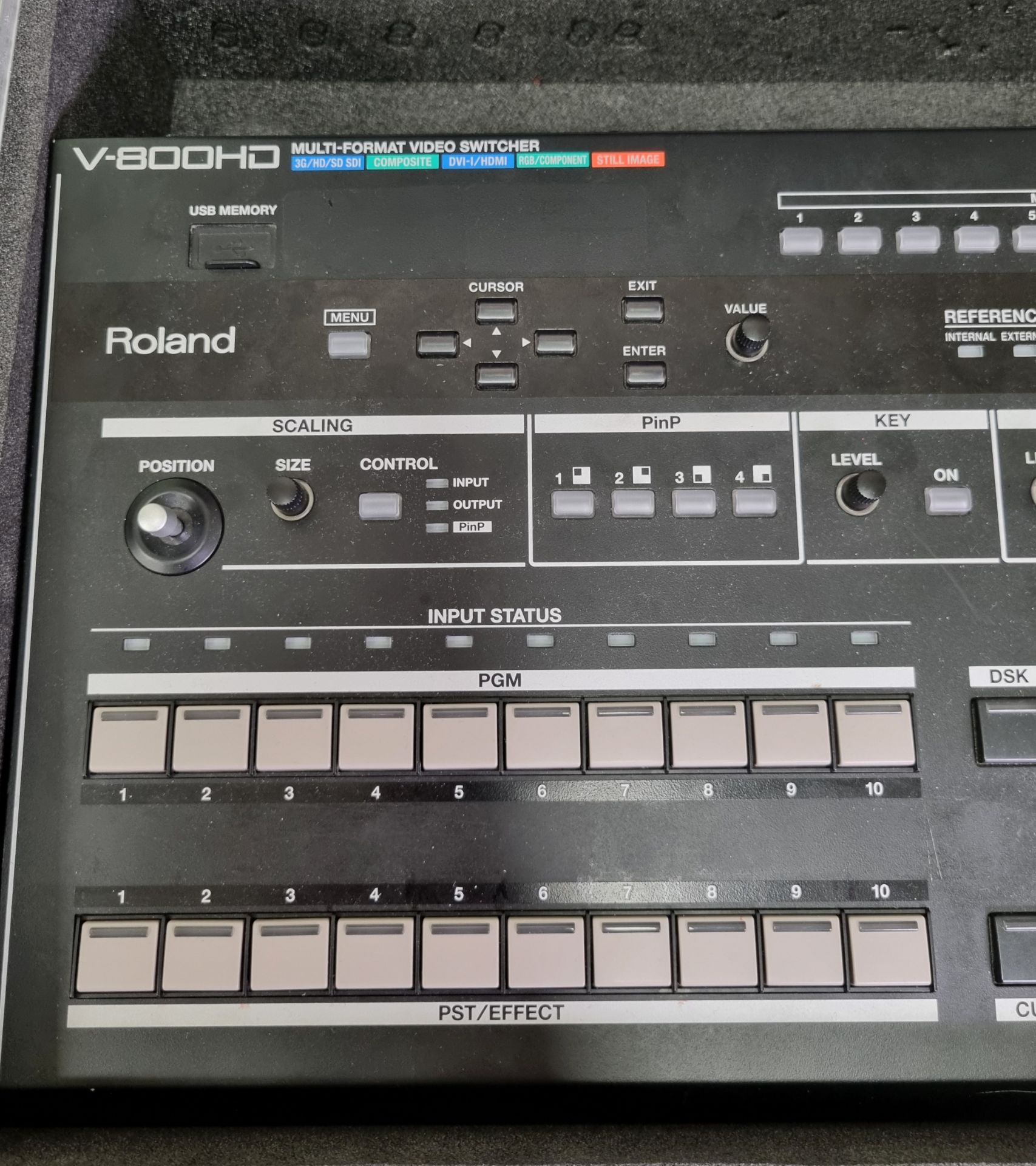 Roland V-800HD multi-format video switcher with flight case - FAULTY (OUTPUT 3/4 FREEZING) - Image 4 of 9