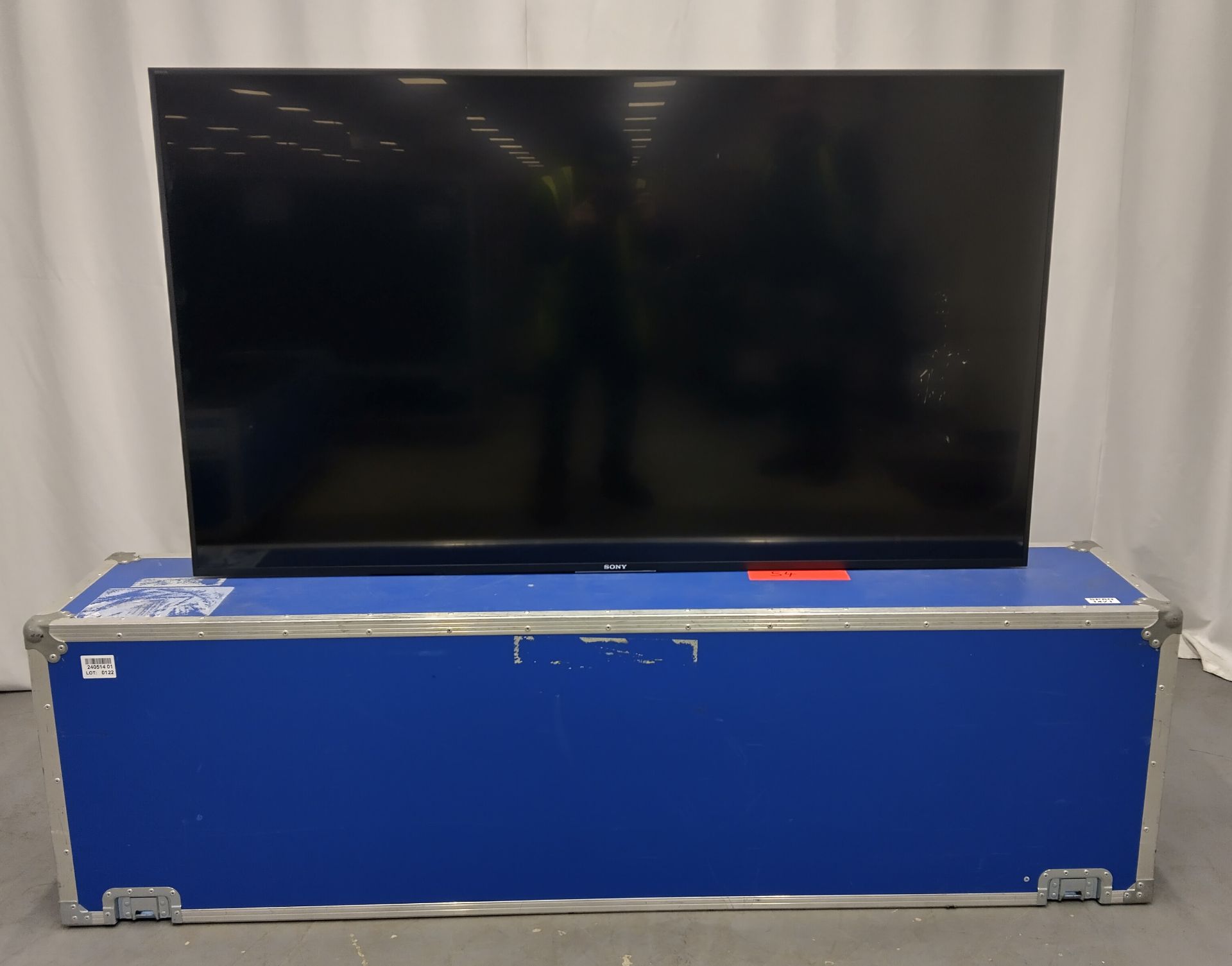 Sony 65XD8501 65 inch 4K LED display and Sony 65XE8596 4K LED display in flight case - Image 5 of 13