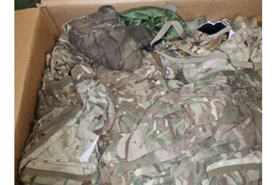 Various types of ex-military clothing and / or accessories - 165kg - AS SPARES - Image 2 of 6