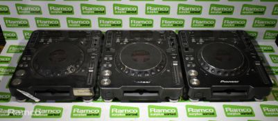 3x Pioneer CDJ-1000MK3 digital turntables