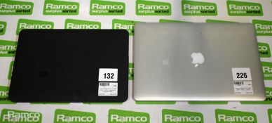 Apple MacBook Pro A1502 (EMC : 2678) with protective cover & Apple MacBook Pro A1398 (EMC : 2881)