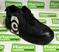 2x pairs of Contractor 72SM black safety trainers - UK 7