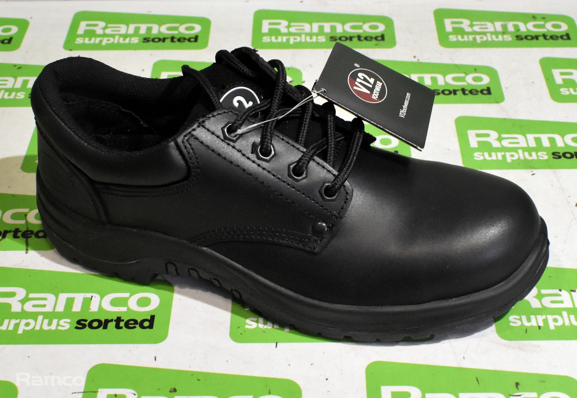 V12 VR608 Tiger safety shoes - UK 5 & 2x pairs of V12 VR608 Tiger safety shoes - UK 7 - Image 2 of 10