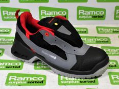 3x pairs of Honeywell Jump safety trainers - UK 9