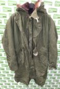 British Army Parka coat - Green - size 8 - Height 6.0ft - 6,3ft - Breast 39 - 42 inch