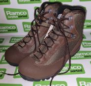 AKU female combat boots - Brown - Size 9L