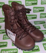 Altberg defender combat boots - Brown - size 9