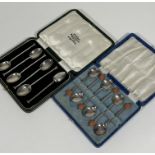A set of six Sheffield silver seal handled tea spoons in original fitted case, Sheffield 1926 54g