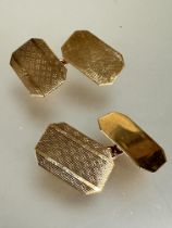 A pair of 9ct gold octagonal sleeve links with engine turned decoration, (L x 1.5 cm) 3.17 g
