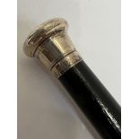 A Birmingham hallmarked silver topped walking cane with black ebonised shaft (l- 92cm)