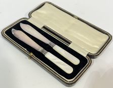 A pair of mother of pearl handled cheese knives mounted in Sheffield hallmarked silver, with origina