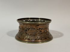 An Irish 19thc Sheffield plated potato dish stand with game and hounds pierced decoration. (h-11cm