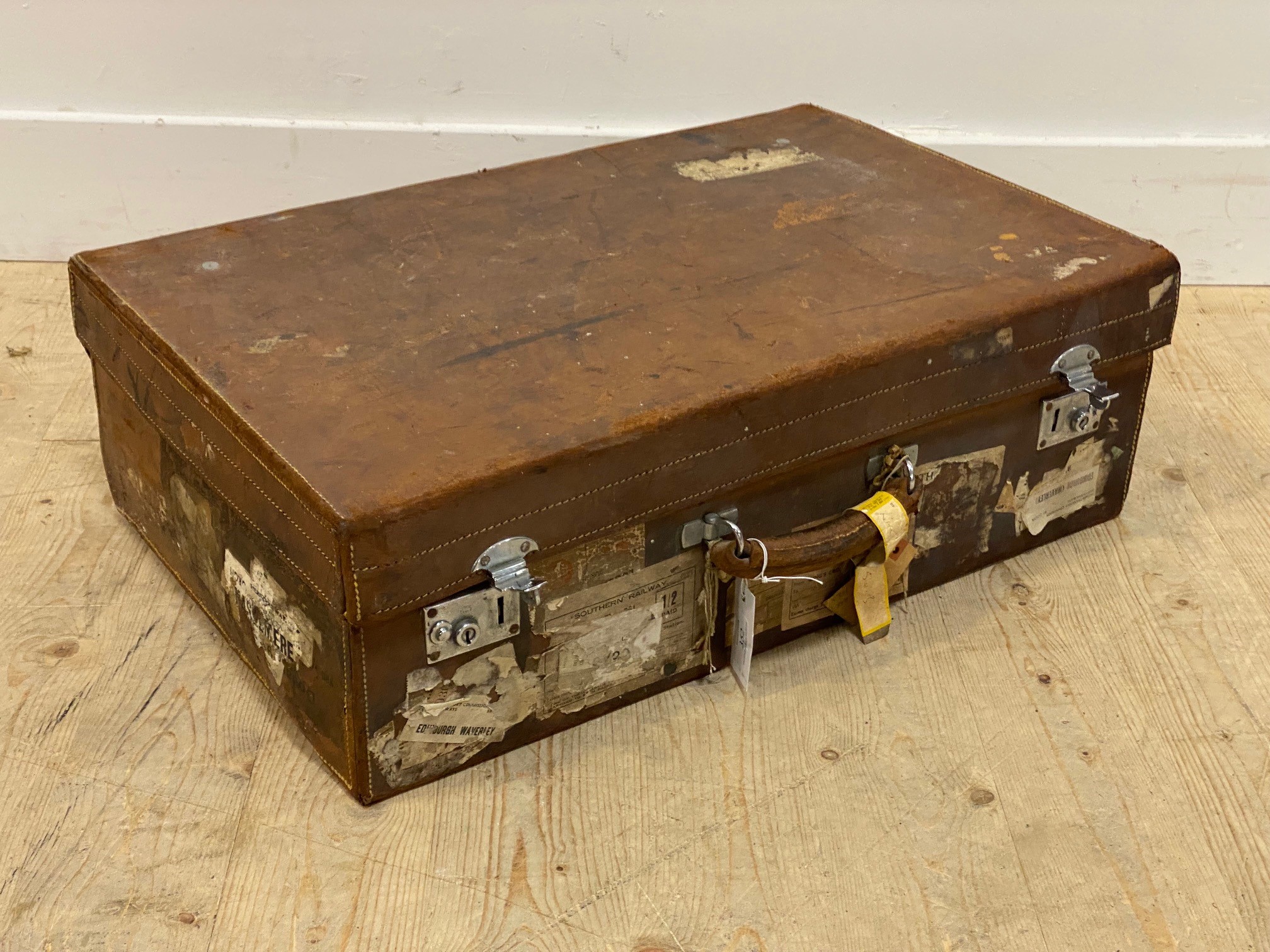 A vintage leather suitcase containing a collection of textiles, to include serviettes, silk pocket - Image 2 of 2