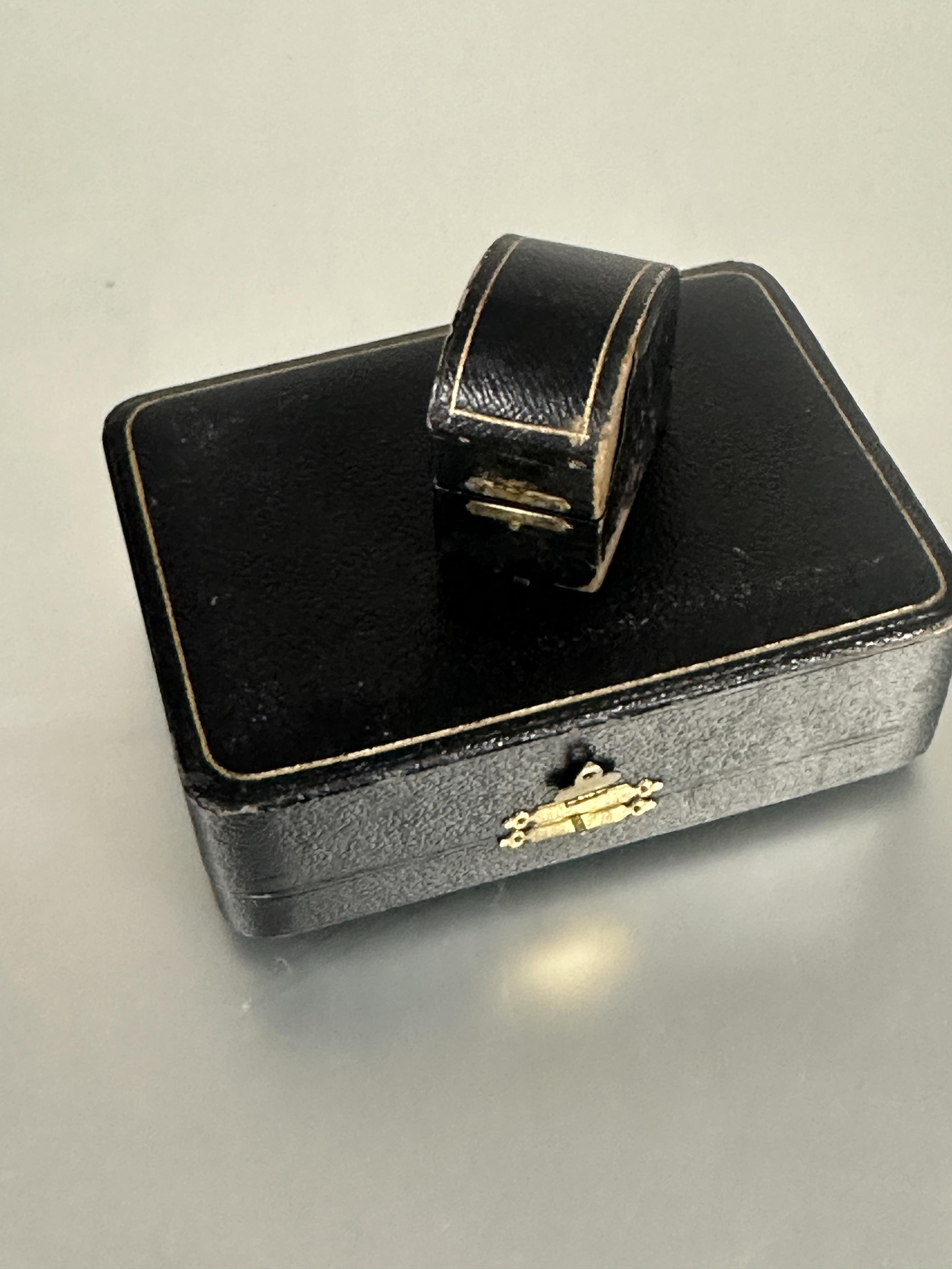 A boxed set of two Edwardian Birmingham silver navette shaped engine turned napkin rings L x 6.5cm - Image 4 of 4