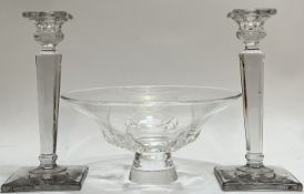 A Steuben American art glass bowl (h- 13cm, w- 26cm), together with a pair of faceted clear glass ca