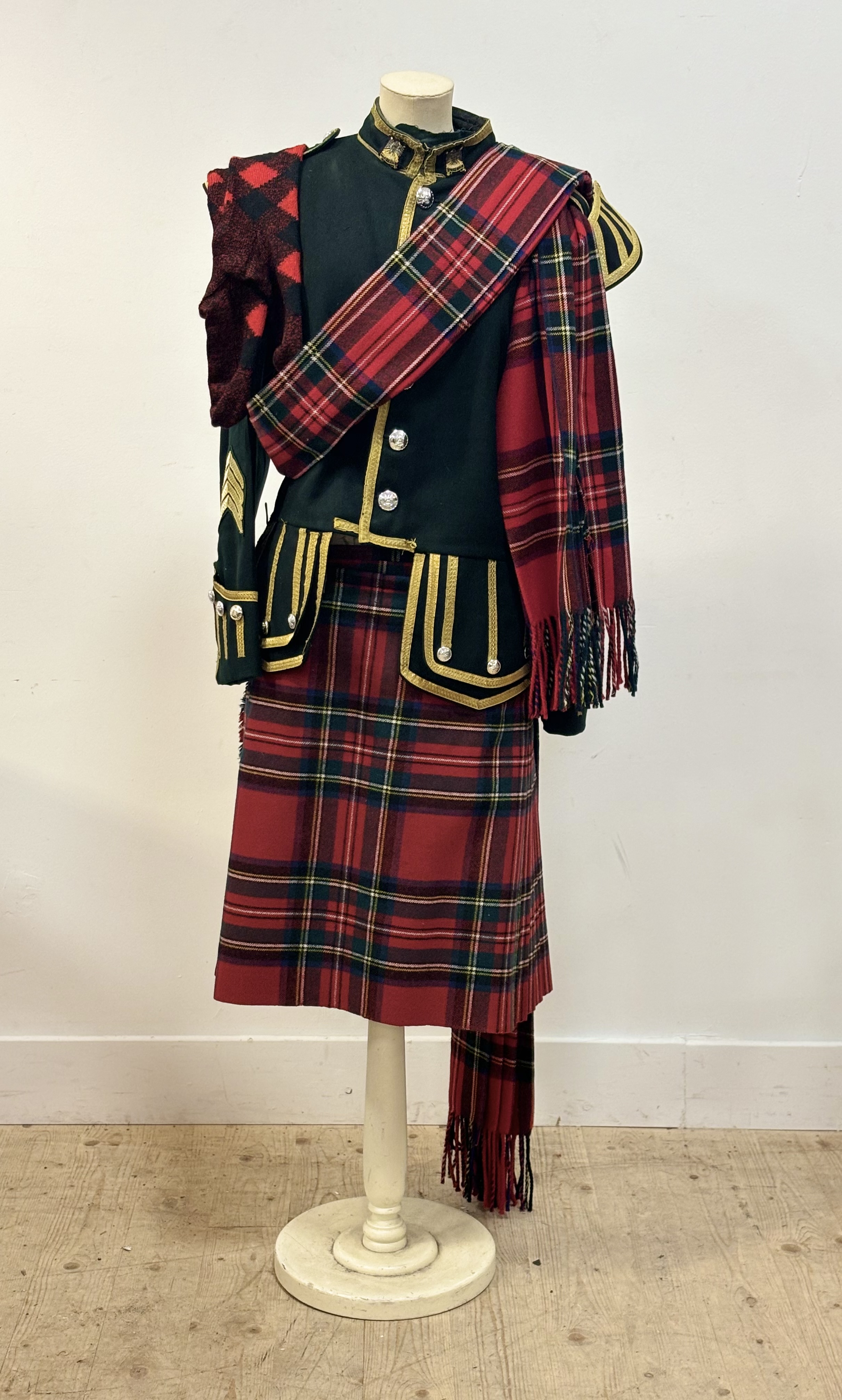 A Royal Scots Dragoon Guards pipes doublet, Royal Stewart kilt and full length plaid, white spats - Image 2 of 3