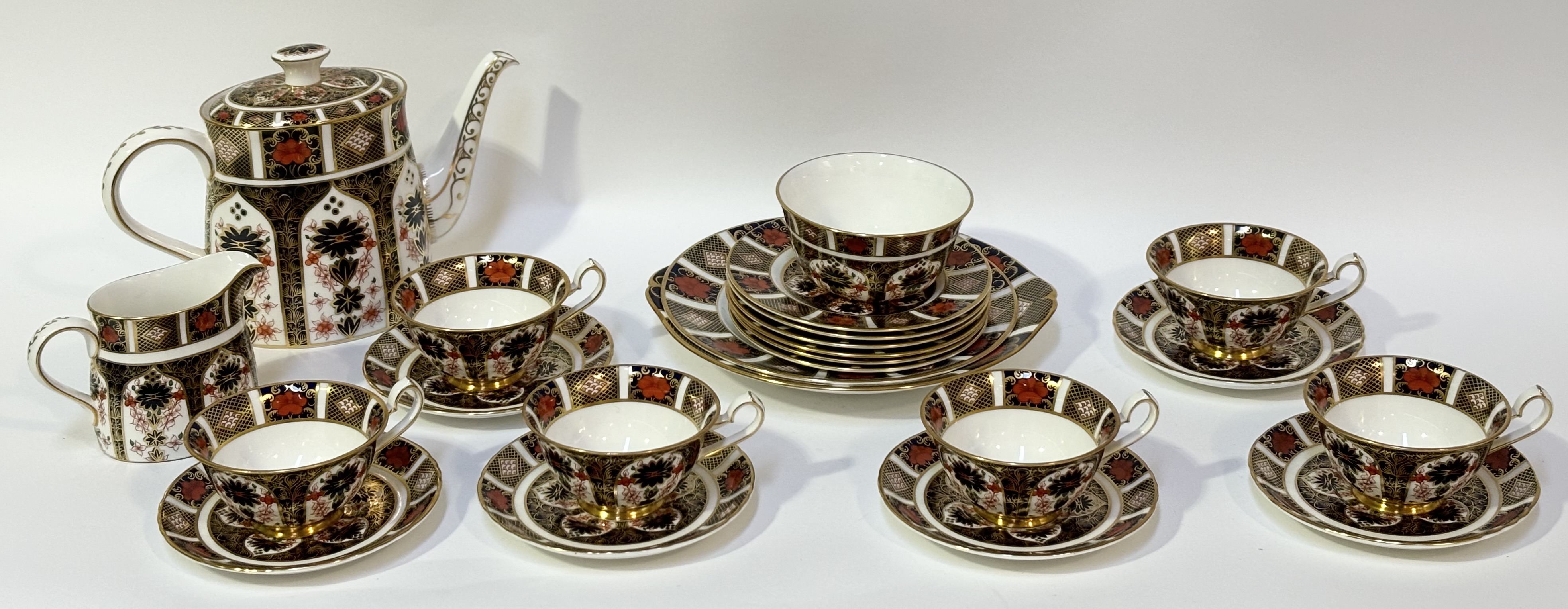 A Royal Crown Derby tea service with traditional Imari pattern number comprising a teapot (h-19cm)