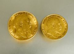 A Edward VII gold sovereign 1910 and a Edward VII gold half sovereign 1904 (2) 11.98g