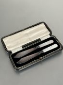A pair of cased mother of pearl Sheffield silver collard Epns engraved butter knives show no signs