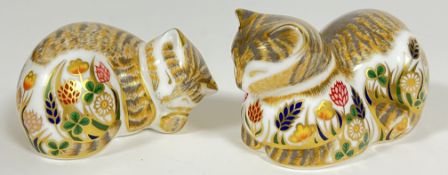 A Royal Crown Derby 'Cottage Garden Cat' gold stopper paperweight (marked verso h- 7cm,w- 12cm),