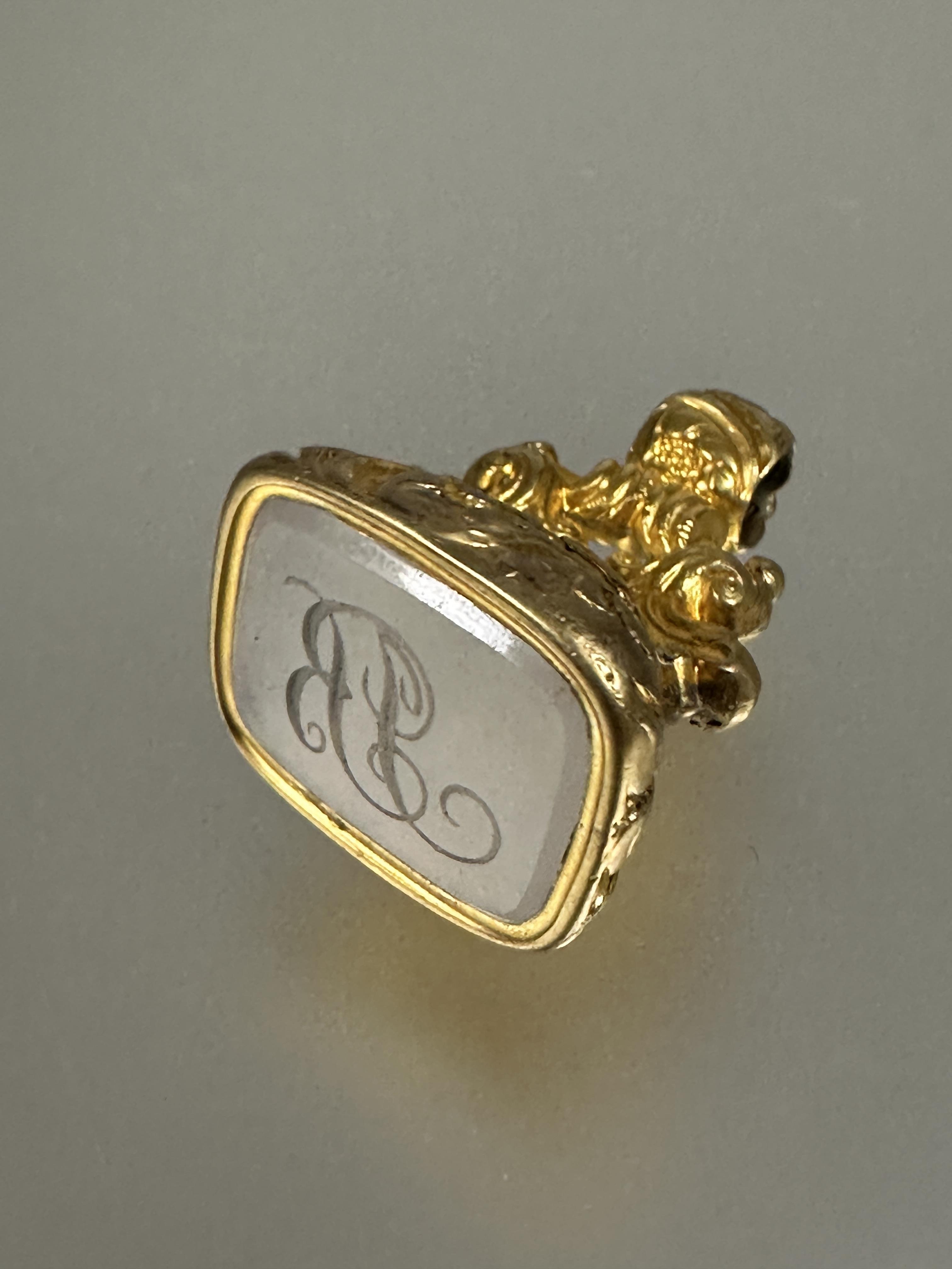 A pair of 9ct gold oval sleeve links with engraved letter J, L x1.7cm   3.6g , a gilt seal with - Image 3 of 5