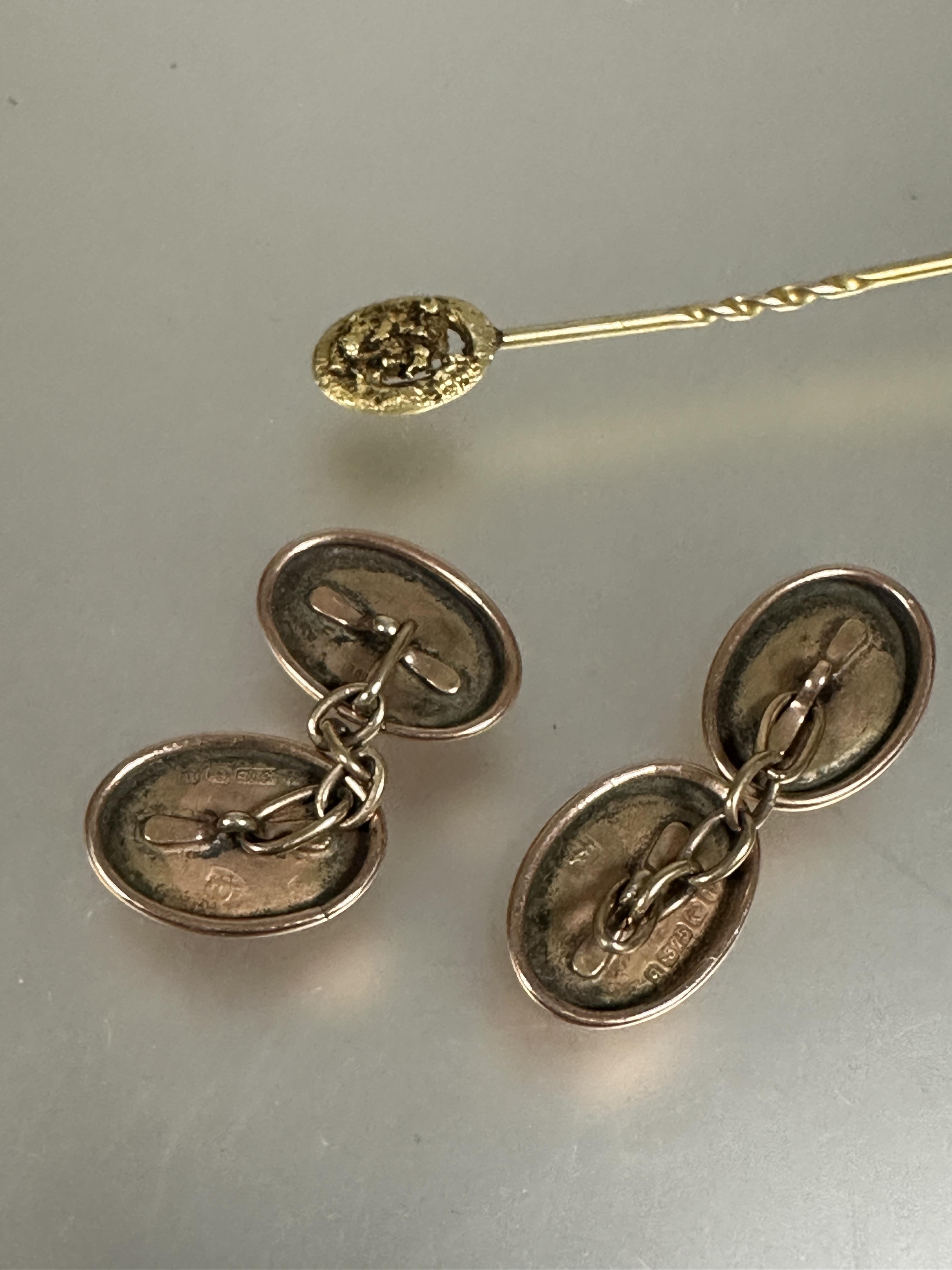 A pair of 9ct gold oval sleeve links with engraved letter J, L x1.7cm   3.6g , a gilt seal with - Image 5 of 5