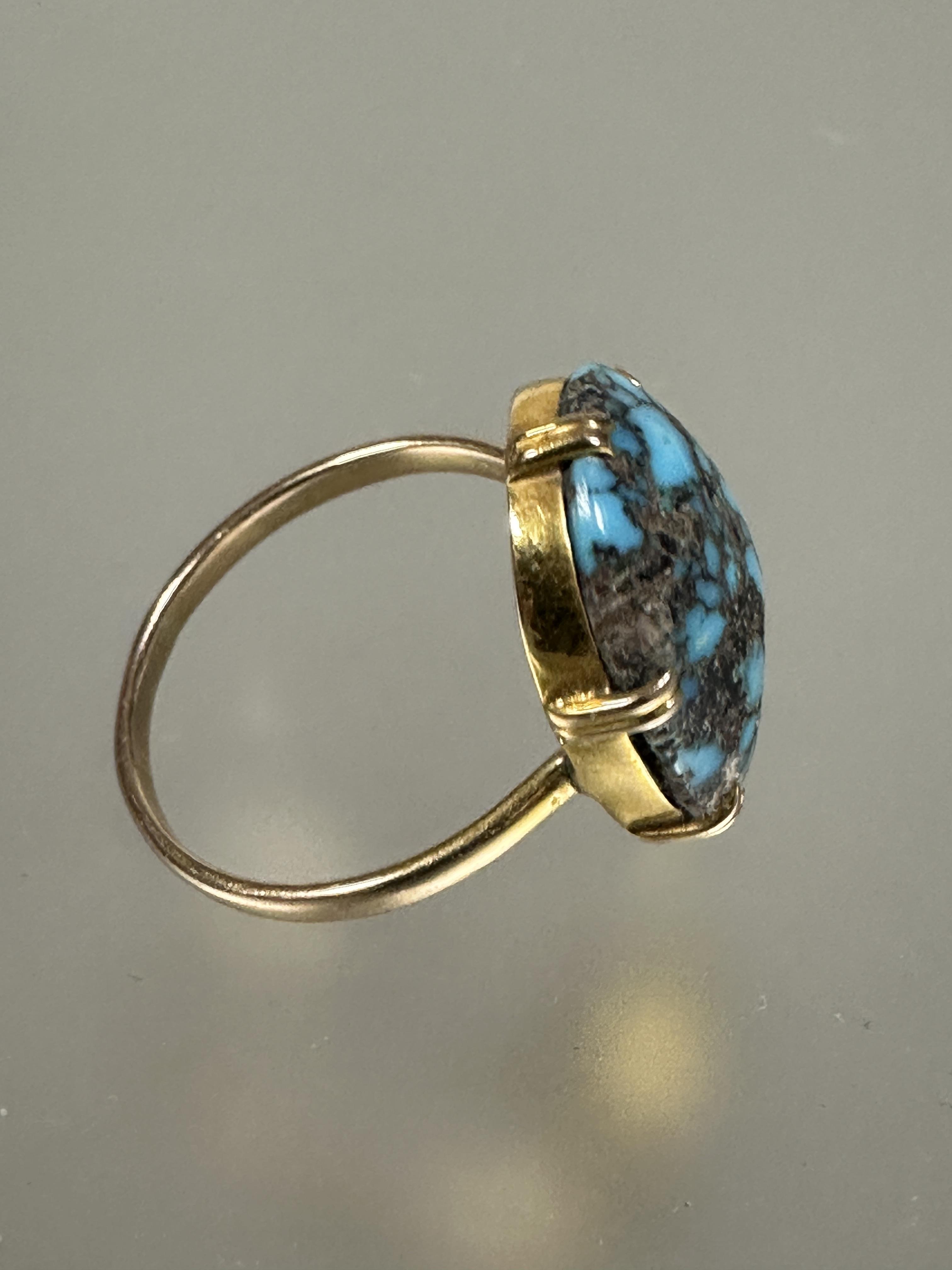 A yellow metal ring set oval turquoise nugget of domed shape mounted in six claw setting T/U L x 2cm - Image 3 of 3