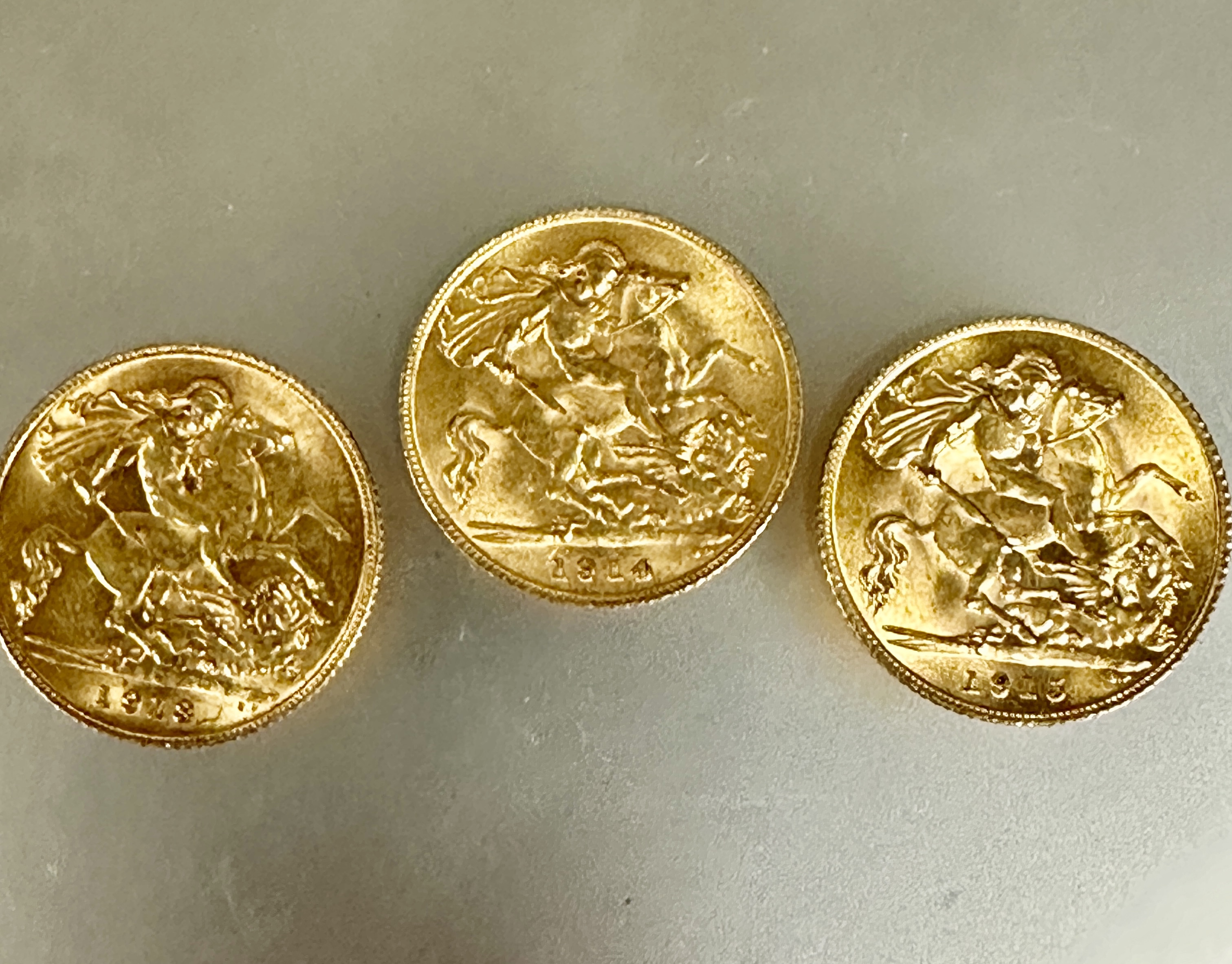 A set of three George V gold half sovereigns 1913,1914 and 1915 (3) 12.05g - Image 2 of 2