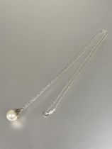 A white metal mounted cultured pearl pendant on 14ct white gold trace link chain D 0.7cm chain L x